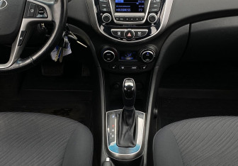 Подержанный автомобиль Hyundai Solaris Sedan 2015 года (13 фото)
