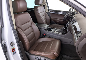 Подержанный автомобиль Volkswagen Touareg 2012 года (24 фото)