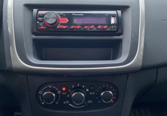 Подержанный автомобиль Renault Logan Sedan 2018 года (14 фото)