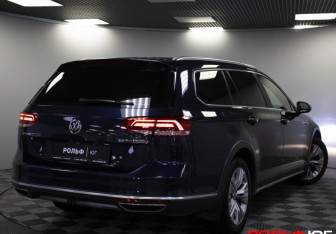 Подержанный автомобиль Volkswagen Passat Wagon 2016 года (27 фото)