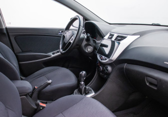 Подержанный автомобиль Hyundai Solaris Sedan 2012 года (9 фото)