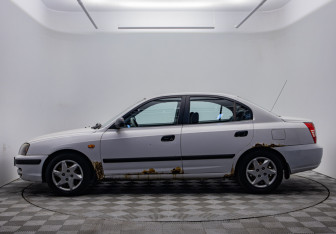 Подержанный автомобиль Hyundai Elantra Sedan 2004 года (8 фото)