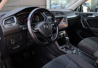 Подержанный автомобиль Volkswagen Tiguan 2019 года (14 фото)