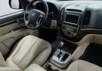Подержанный автомобиль Hyundai Santa Fe 2012 года (10 фото)