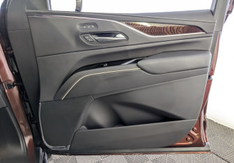 Подержанный автомобиль Cadillac Escalade Suv 2022 года (25 фото)