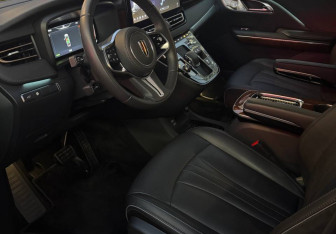 Подержанный автомобиль Hongqi HQ9 2022 года (10 фото)