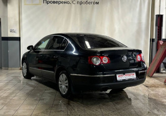 Подержанный автомобиль Volkswagen Passat Sedan 2010 года (7 фото)