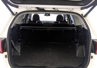 Подержанный автомобиль Kia Sorento 2018 года (10 фото)