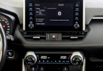 Подержанный автомобиль Toyota RAV4 2020 года (15 фото)