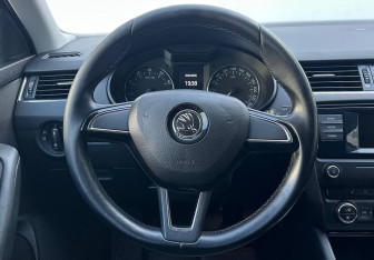 Подержанный автомобиль Skoda Octavia Liftback 2016 года (12 фото)
