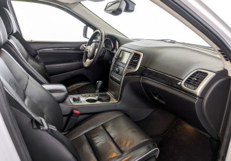 Подержанный автомобиль Jeep Grand Cherokee 2012 года (11 фото)