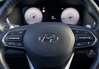 Подержанный автомобиль Hyundai Santa Fe 2021 года (17 фото)