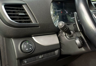 Подержанный автомобиль Peugeot Traveller 2019 года (18 фото)