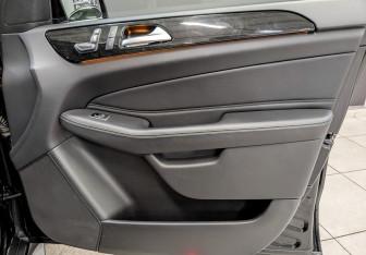 Подержанный автомобиль Mercedes-Benz GLE 2017 года (23 фото)