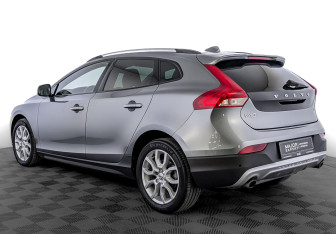 Подержанный автомобиль Volvo V40 Hatchback 2019 года (7 фото)