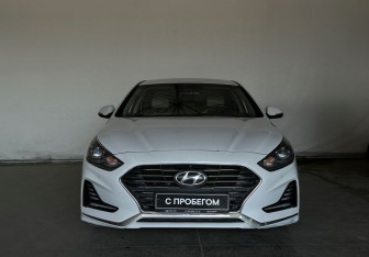 Подержанный автомобиль Hyundai Sonata 2018 года (2 фото)