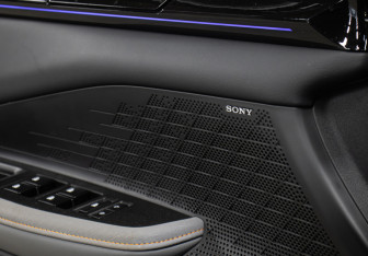 Подержанный автомобиль Changan UNI-V 2023 года (25 фото)