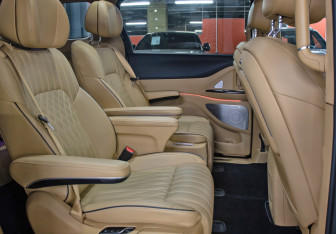 Подержанный автомобиль Voyah Dream 2022 года (15 фото)