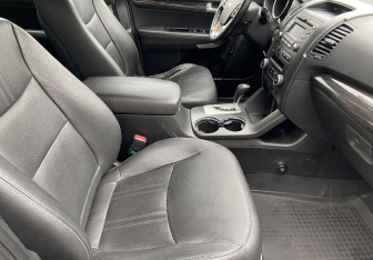 Подержанный автомобиль Kia Sorento 2011 года (9 фото)