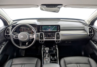 Подержанный автомобиль Kia Sorento 2021 года (14 фото)