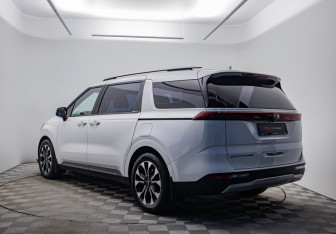 Подержанный автомобиль Kia Carnival 2021 года (6 фото)
