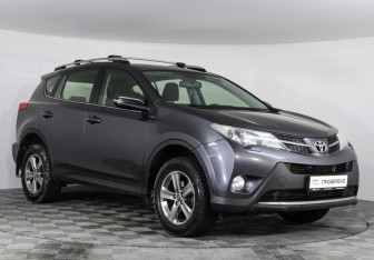 Подержанный автомобиль Toyota RAV4 2015 года (3 фото)
