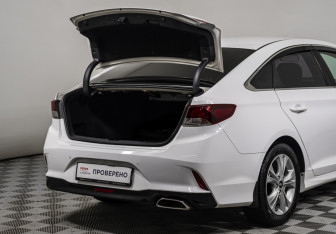 Подержанный автомобиль Hyundai Sonata 2019 года (17 фото)