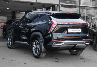 Подержанный автомобиль Geely Atlas 2024 года (6 фото)
