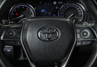 Подержанный автомобиль Toyota Camry Sedan 2021 года (12 фото)