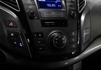 Подержанный автомобиль Hyundai i40 Sedan 2015 года (17 фото)