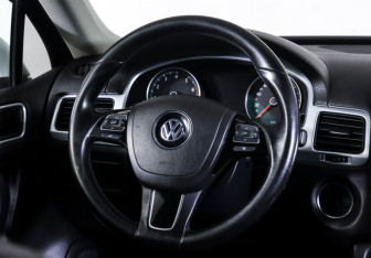 Подержанный автомобиль Volkswagen Touareg 2012 года (13 фото)