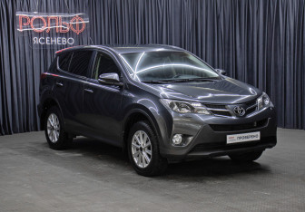 Подержанный автомобиль Toyota RAV4 2013 года (3 фото)