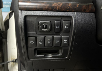 Подержанный автомобиль Toyota Land Cruiser Suv 2014 года (29 фото)