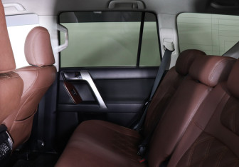 Подержанный автомобиль Toyota Land Cruiser Prado 2014 года (12 фото)