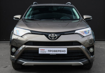 Подержанный автомобиль Toyota RAV4 2018 года (2 фото)