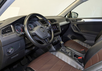 Подержанный автомобиль Volkswagen Tiguan 2018 года (16 фото)