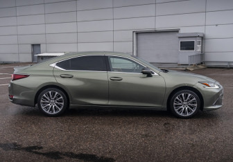 Подержанный автомобиль Lexus ES 2021 года (4 фото)
