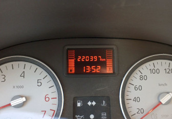 Подержанный автомобиль Renault Logan Sedan 2013 года (21 фото)