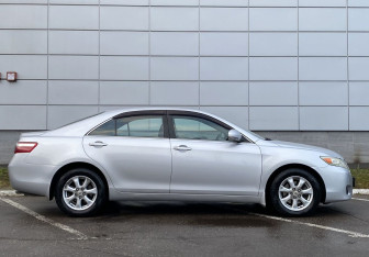 Подержанный автомобиль Toyota Camry Sedan 2011 года (4 фото)