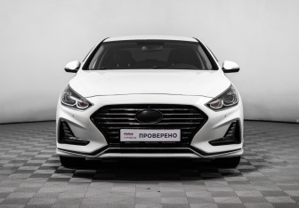 Подержанный автомобиль Hyundai Sonata 2017 года (2 фото)