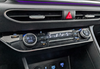Подержанный автомобиль Hyundai Sonata 2022 года (21 фото)