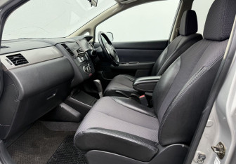 Подержанный автомобиль Nissan Tiida Hatchback 2006 года (10 фото)