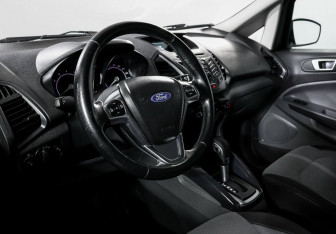 Подержанный автомобиль Ford EcoSport 2015 года (7 фото)