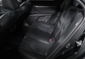 Подержанный автомобиль Toyota Camry Sedan 2023 года (10 фото)