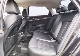 Подержанный автомобиль Kia K5 2021 года (11 фото)