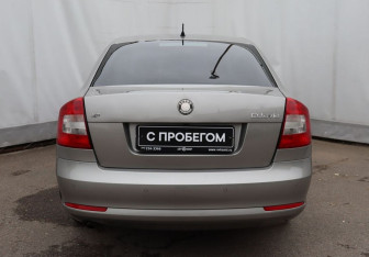 Подержанный автомобиль Skoda Octavia Liftback 2010 года (5 фото)