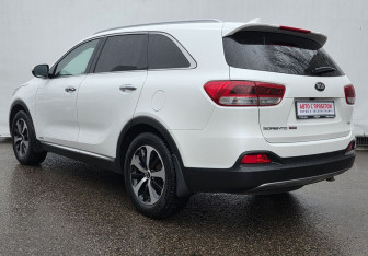 Подержанный автомобиль Kia Sorento 2017 года (6 фото)