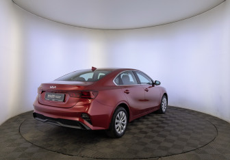 Подержанный автомобиль Kia Cerato Sedan 2021 года (5 фото)