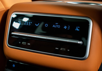 Подержанный автомобиль LiXiang L9 2023 года (17 фото)