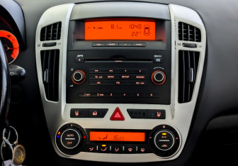 Подержанный автомобиль Kia Ceed Hatchback 2009 года (15 фото)